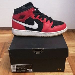 Air Jordan 1 Mid SE red and black